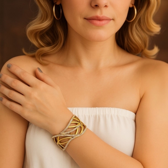 🆕️Chunky Gold Leaf Cuff Bracelet | 18K Gold Plated Stainless Steel | Sparkling - Picture 16 of 16